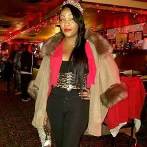 Meet your Posher, Raquel